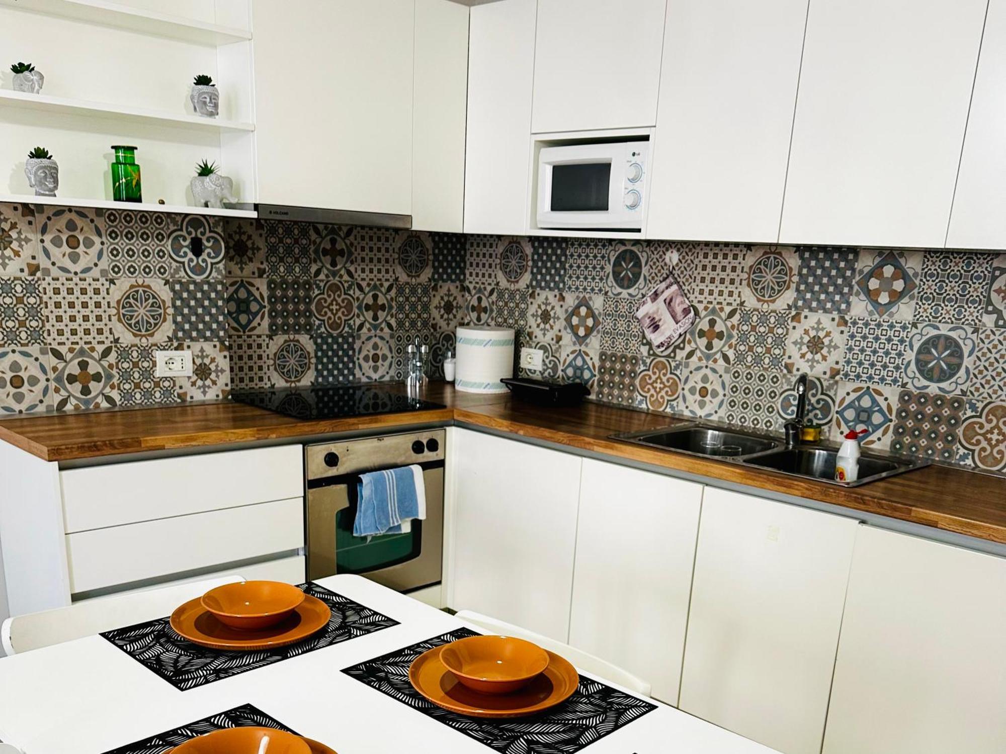 Quiet & Spacious Center - 4 Min Walk * Tirana